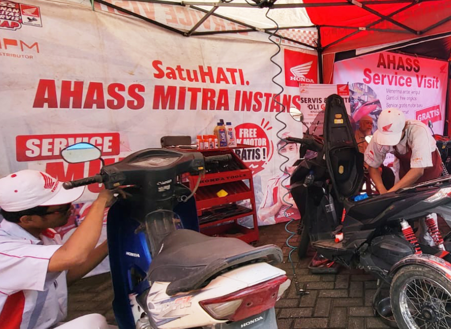MPM Honda Jatim Berikan Layanan  Service  dan Ganti Oli Gratis  Kepada Puluhan Motor Penyandang Difabel